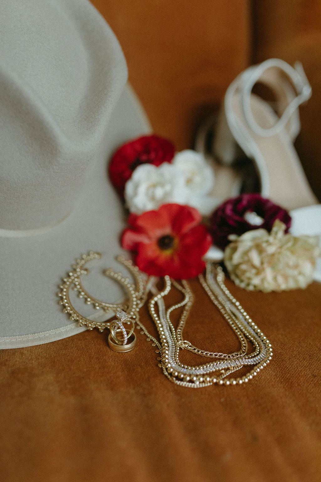 A BOHO STYLED EDITORIAL AT MAGDALENAS - Nicole Endress Photography & Marissa Merrill Photography